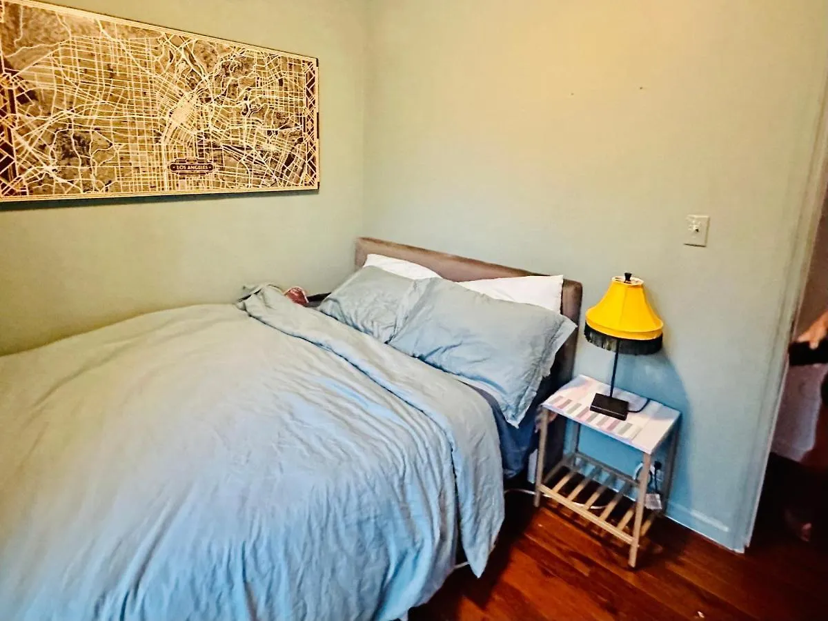 Sunlit Three-Bedroom Apartment In The Vibrant Soho Neighborhood New York USA