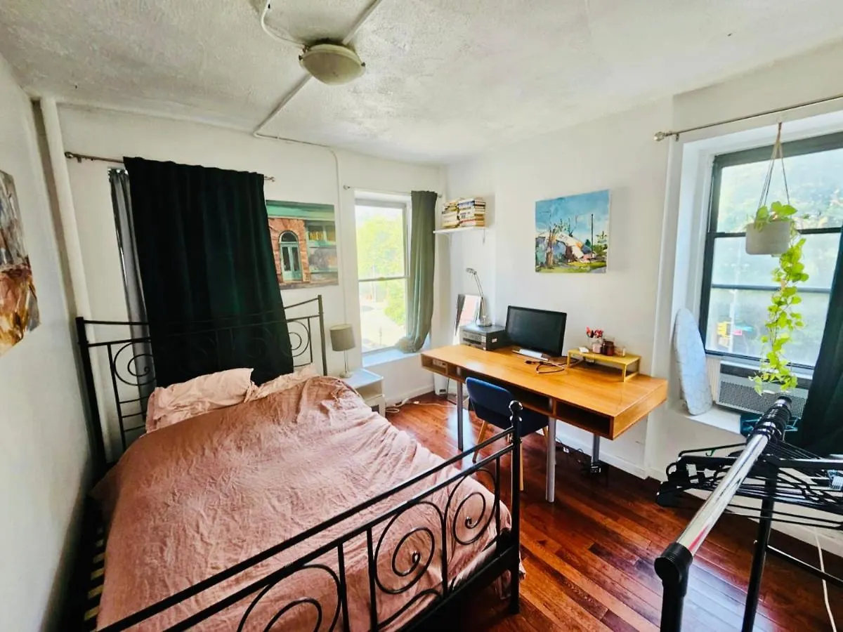 Sunlit Three-Bedroom Apartment In The Vibrant Soho Neighborhood New York 0*,  USA