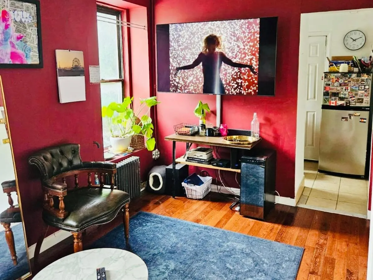 Sunlit Three-Bedroom Apartment In The Vibrant Soho Neighborhood New York 0*,  USA
